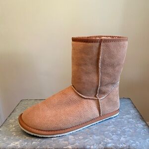 Zeazoo Dingo Adult Barefoot Sheepskin Boot- Chestnut